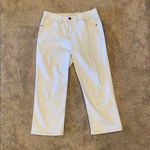 🔴 White Jean Capris
